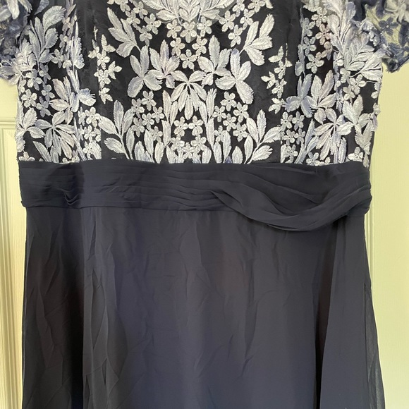 JJ’s house mother of the bride navy and white dress - Picture 3 of 7